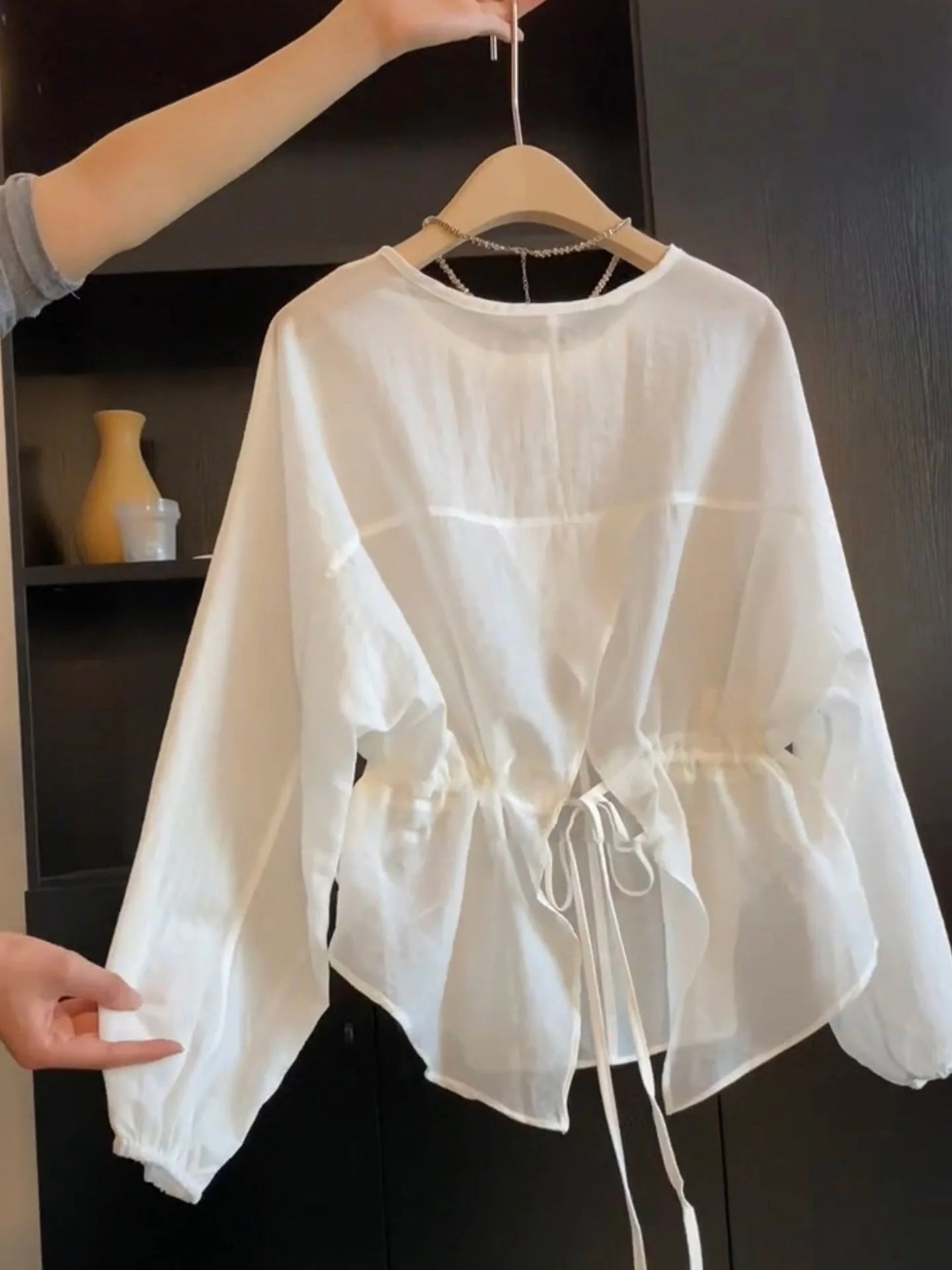 French Style Drawstring Tie Thin Sun Protection Shirt Women Summer Thin Outerwear Waist Cinching Slimming with Halter Cover up
French Style Drawstring Tie Thin Sun Protection Shirt Women Summer Thin Outerwear Waist Cinching Slimming with Halter Cover up