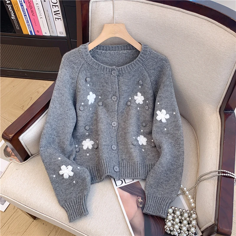 Women's embroidered button cardigan round neck knitted thick sweater casual long sleeved elegant women's autumn and winter
Women's embroidered button cardigan round neck knitted thick sweater casual long sleeved elegant women's autumn and winter