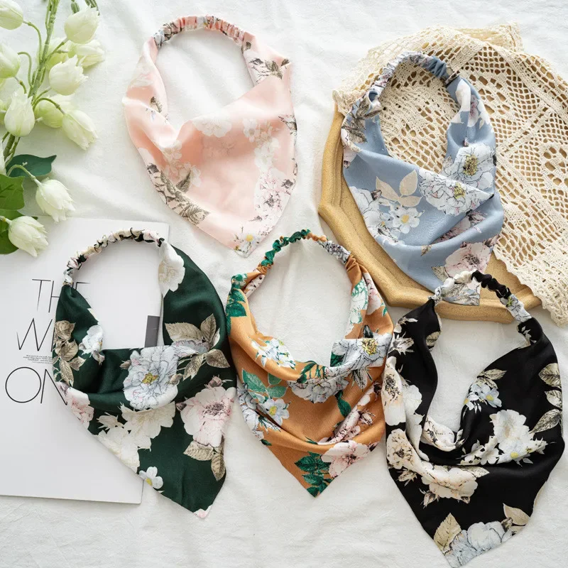 Ruoshui 2021 Woman Triangle Hair Scarf Floral Bandanas Satin Head Scarf With Clips Elasit Hairband Hair Accessories Headband
Ruoshui 2021 Woman Triangle Hair Scarf Floral Bandanas Satin Head Scarf With Clips Elasit Hairband Hair Accessories Headband