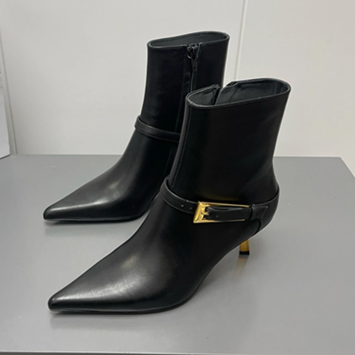 Maxdutti Minimalist Genuine Leather Pointed Toe Shoes Women's Winter Boots French Gold Square Toe High-heeled Ankle Boots Women
Maxdutti Minimalist Genuine Leather Pointed Toe Shoes Women's Winter Boots French Gold Square Toe High-heeled Ankle Boots Women