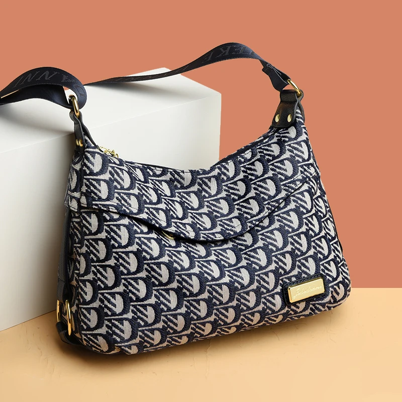 New 2025 Women's Canvas oulder Bag Multi-Layer ly Crossbody Bag Large Capaci Dumpling ape Faion Trend Bag
New 2025 Women's Canvas oulder Bag Multi-Layer ly Crossbody Bag Large Capaci Dumpling ape Faion Trend Bag