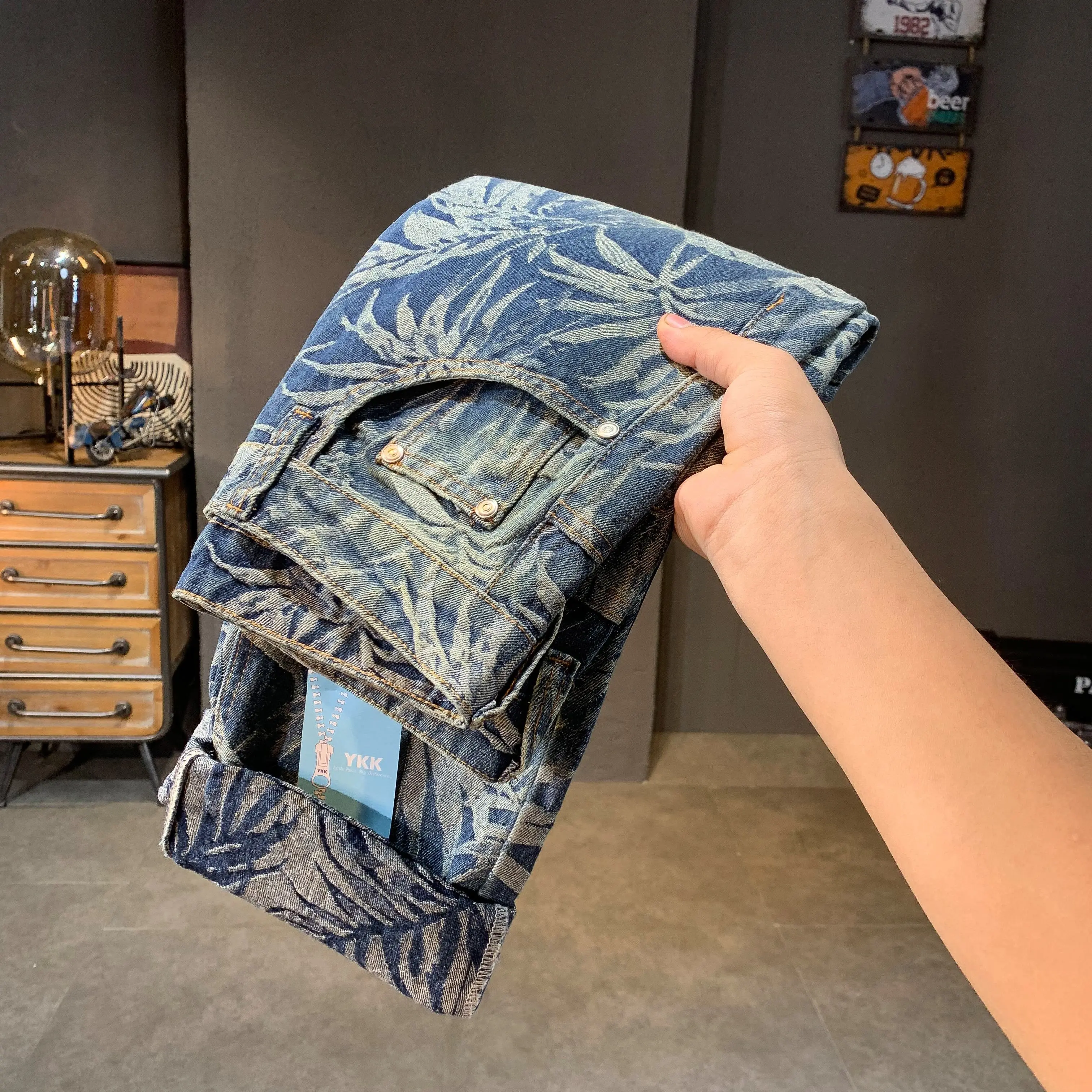 Trendy Leaves Printed Blue Jeans Men Loosen Fit Zipper Fly Pants Male's Casual Daily Wear
Trendy Leaves Printed Blue Jeans Men Loosen Fit Zipper Fly Pants Male's Casual Daily Wear