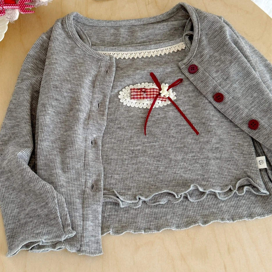 Two-piece Set Bowknot Vest Cardigan Autumn Grils Children New Korean Loose Casual Sweet Cute Fashionable Soft Beautiful
Two-piece Set Bowknot Vest Cardigan Autumn Grils Children New Korean Loose Casual Sweet Cute Fashionable Soft Beautiful