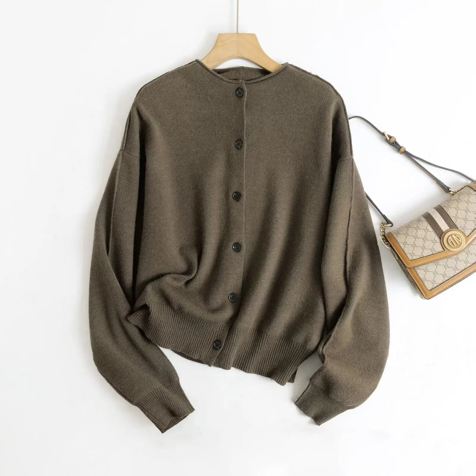 Ethereal MD 2026 YAZHIMEI spring new style of Women's Simple style casual soft round-neck knitted cardigan
Ethereal MD 2026 YAZHIMEI spring new style of Women's Simple style casual soft round-neck knitted cardigan