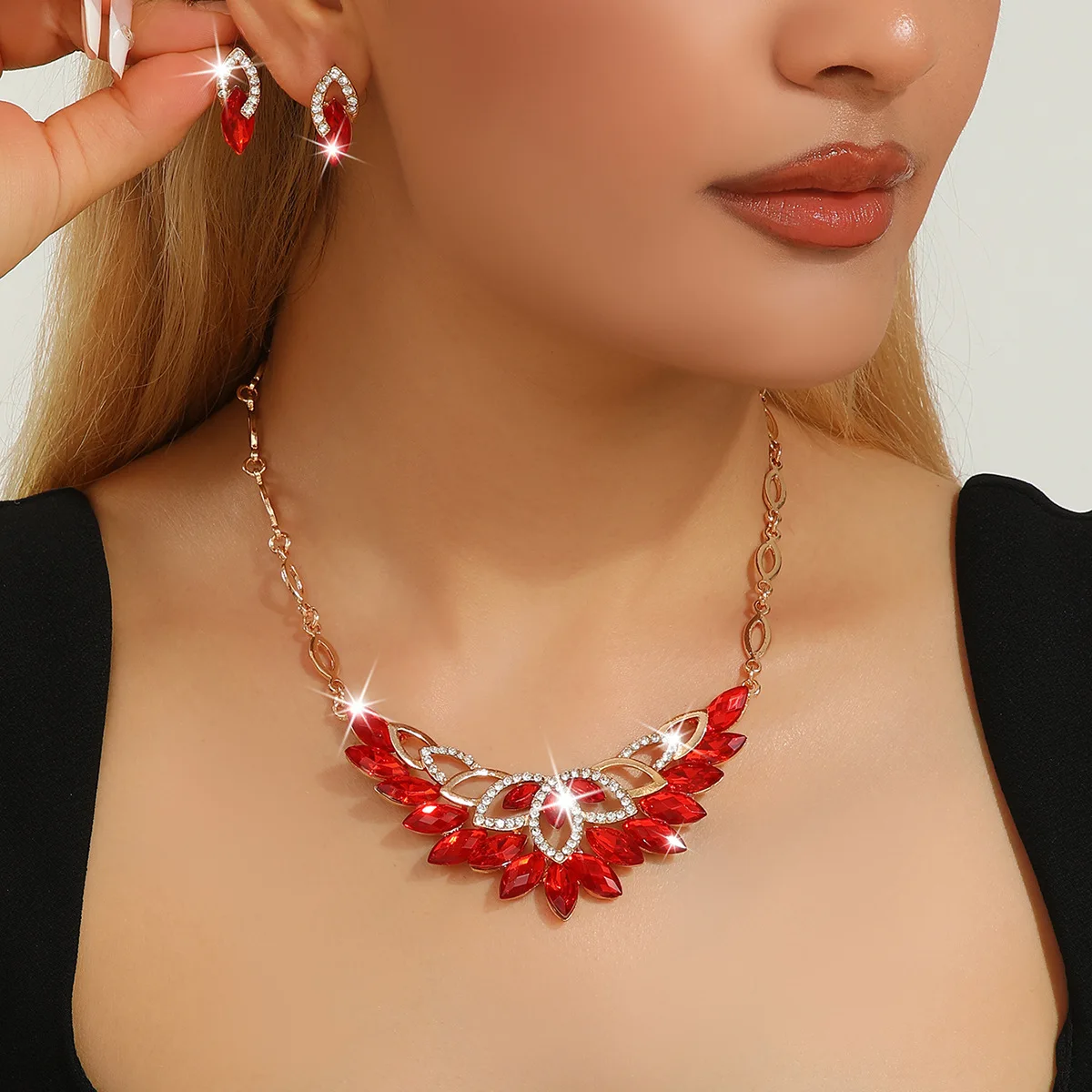 Stylish Elegance Rhinestone Red Horse Eye Necklace Earrings Wedding Banquet Party Jewelry Set for Woman
Stylish Elegance Rhinestone Red Horse Eye Necklace Earrings Wedding Banquet Party Jewelry Set for Woman