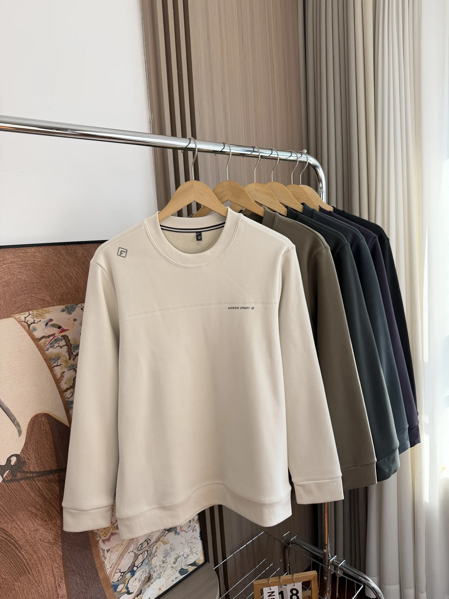 Skin-friendly Comfortable Men's Fleece-lined Round-neck Sweatshirt Casual Warm Base Layer Autumn Winter Fashion Urban Style
Skin-friendly Comfortable Men's Fleece-lined Round-neck Sweatshirt Casual Warm Base Layer Autumn Winter Fashion Urban Style