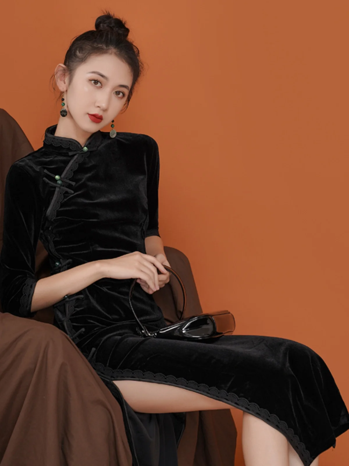 New Chinese Sle Women's Velvet Qipao Dr Bla Silk Velvet Traditional Faion High Slit Daily Wear Seven Sve Long Qipao
New Chinese Sle Women's Velvet Qipao Dr Bla Silk Velvet Traditional Faion High Slit Daily Wear Seven Sve Long Qipao
