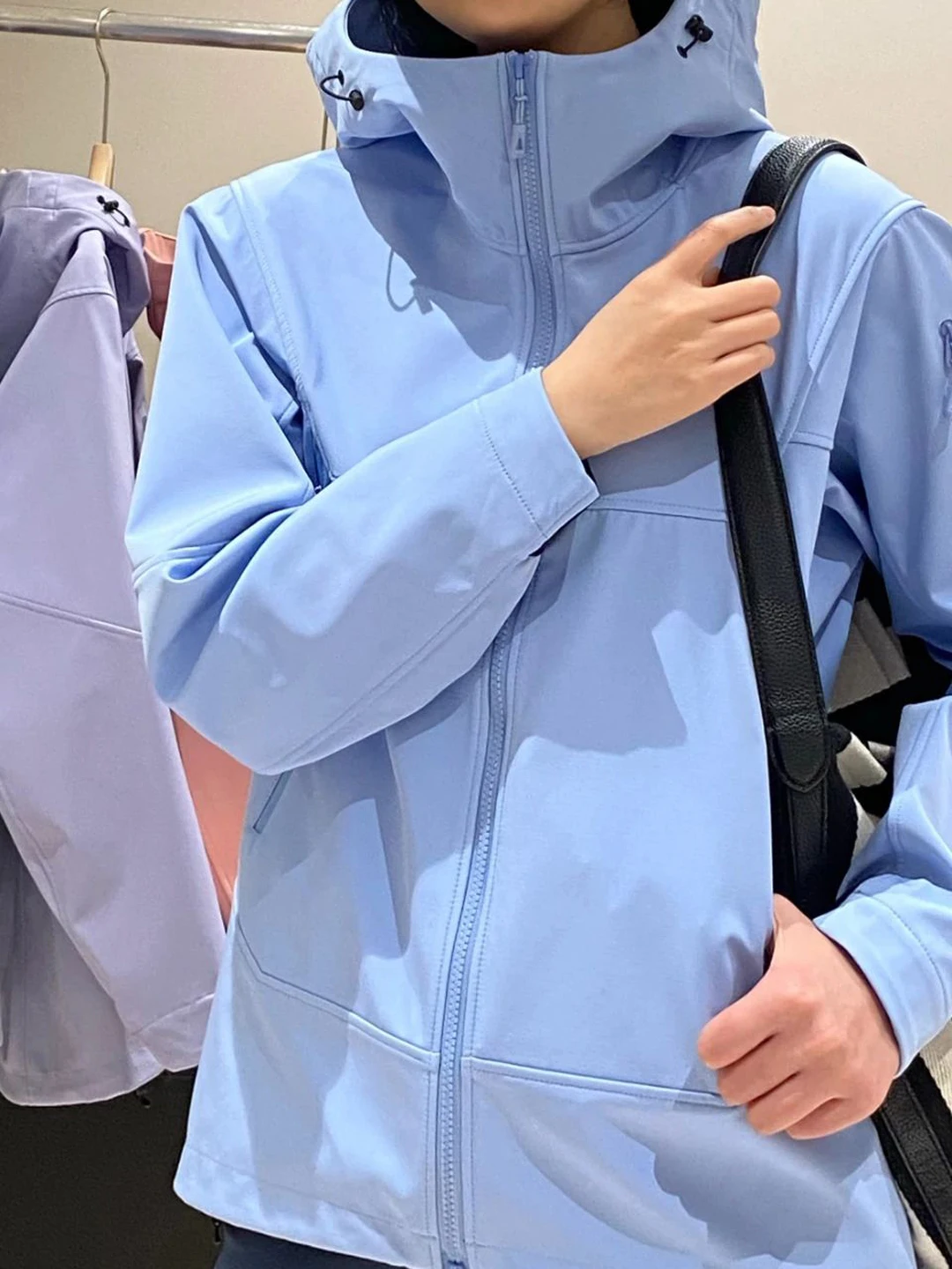 Outdoor Men's Soft ell Jaet Waterproof Windproof Breathable Polyester Nylon Cosite Fiber Stand Fit Long Sve Hooded
Outdoor Men's Soft ell Jaet Waterproof Windproof Breathable Polyester Nylon Cosite Fiber Stand Fit Long Sve Hooded