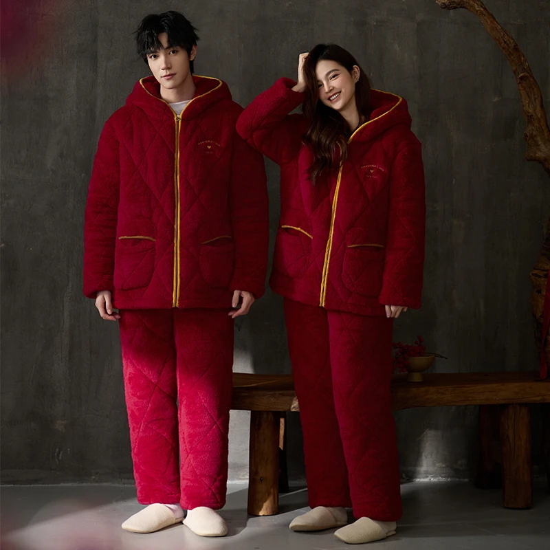 Высококачественный зимний пижамный комплект для пар, 3-слойные хлопковые пижамы с капюшоном на клипсе для любителей, плотная теплая домашняя одежда
Высококачественный зимний пижамный комплект для пар, 3-слойные хлопковые пижамы с капюшоном на клипсе для любителей, плотная теплая домашняя одежда