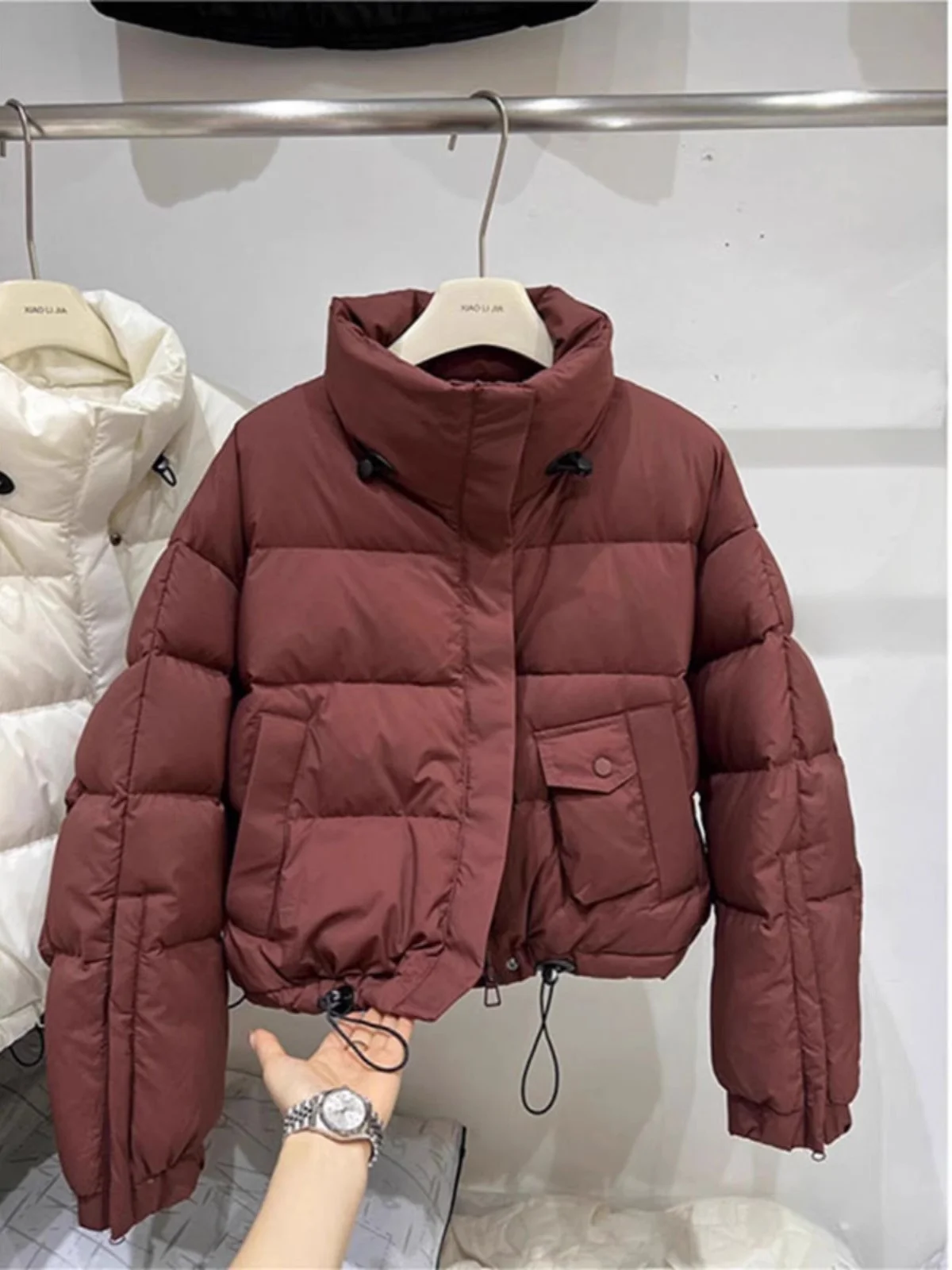 Faionable Winter Cotton Jaet Women's Red Coat Warmth Bread Sle Korean Loose Fit Zipper Closure ort Length
Faionable Winter Cotton Jaet Women's Red Coat Warmth Bread Sle Korean Loose Fit Zipper Closure ort Length