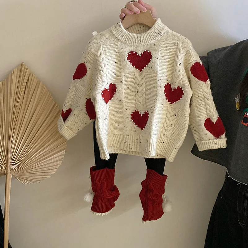 Корейский вязаный свитер с жемчугом Love для девочек, осень-зима 2024, бархатные леггинсы, иностранный комплект, теплый повседневный комплект
Корейский вязаный свитер с жемчугом Love для девочек, осень-зима 2024, бархатные леггинсы, иностранный комплект, теплый повседневный комплект