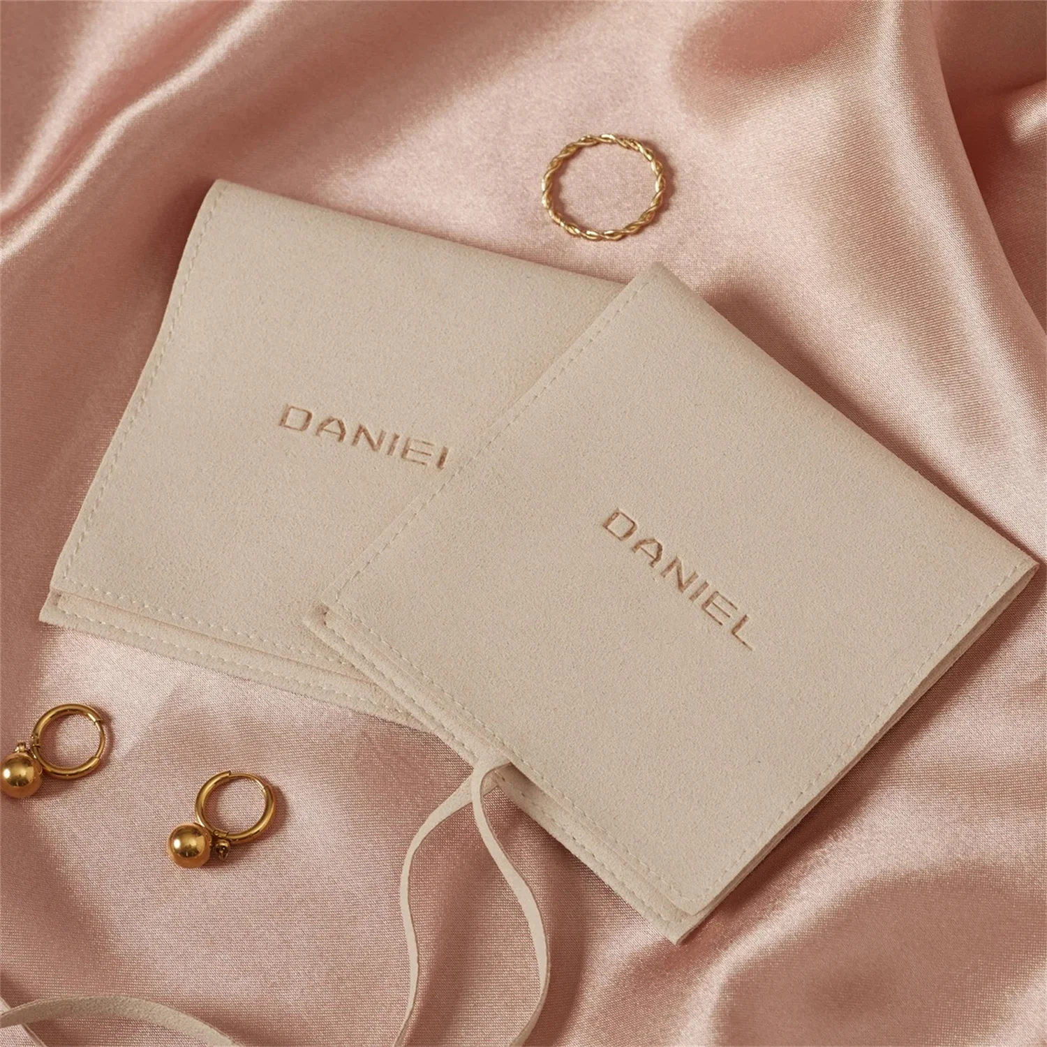50pcs personalized summer rings bags with custom logo, jewelry pouch,ring bags,microfiber
50pcs personalized summer rings bags with custom logo, jewelry pouch,ring bags,microfiber