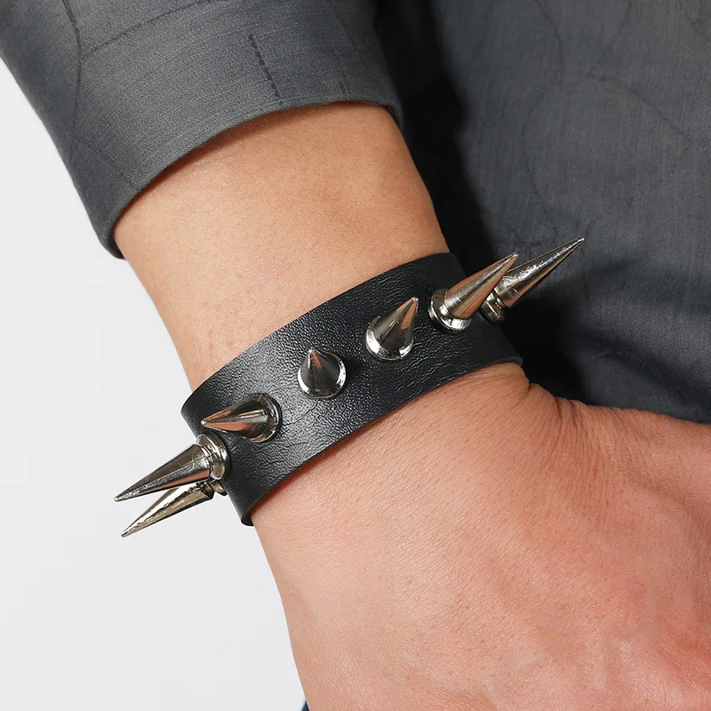 Hip Hop Men Silver Color Spiked Rock Bracelet Bangles Women Vintage Punk Cosplay Black Goth PU Leather Wrap Bracelet Emo Jewelry
Hip Hop Men Silver Color Spiked Rock Bracelet Bangles Women Vintage Punk Cosplay Black Goth PU Leather Wrap Bracelet Emo Jewelry