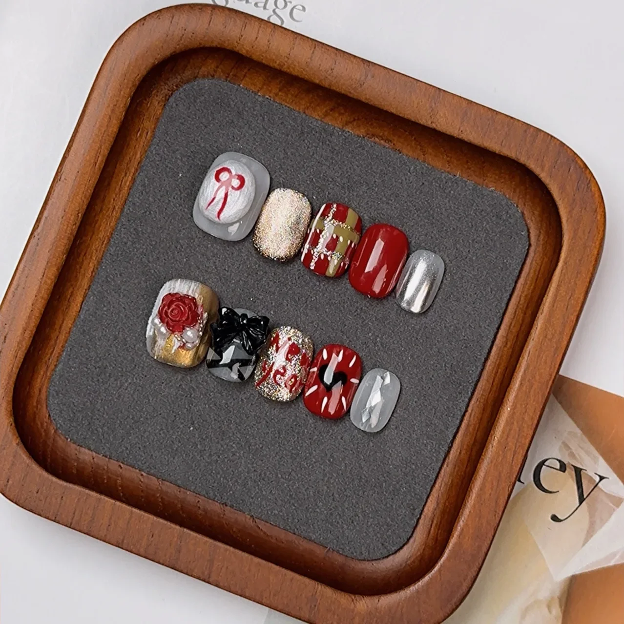 Handmade Wearing Armor 2025 New Year Nail Art Sweet and Cute French Red Series Handmade Wearing Armor Premium
Handmade Wearing Armor 2025 New Year Nail Art Sweet and Cute French Red Series Handmade Wearing Armor Premium