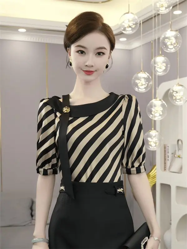 2025 Summer New Style Age-reducing Round Neck Striped Short-sleeved Elegant Versatile Top for Women
2025 Summer New Style Age-reducing Round Neck Striped Short-sleeved Elegant Versatile Top for Women