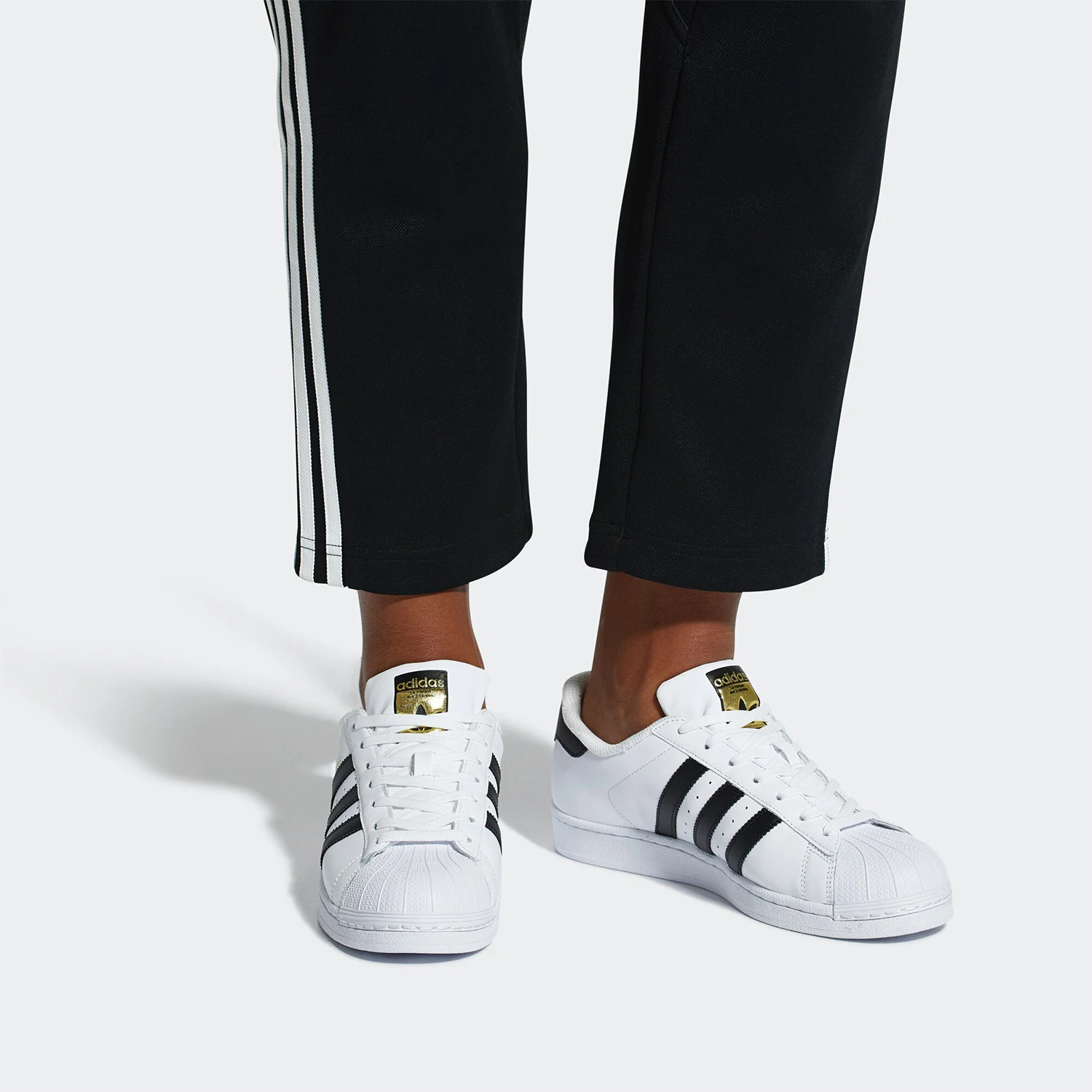 Кроссовки унисекс Adidas Originalals Golden Logo Superstar C77124 
Кроссовки унисекс Adidas Originalals Golden Logo Superstar C77124