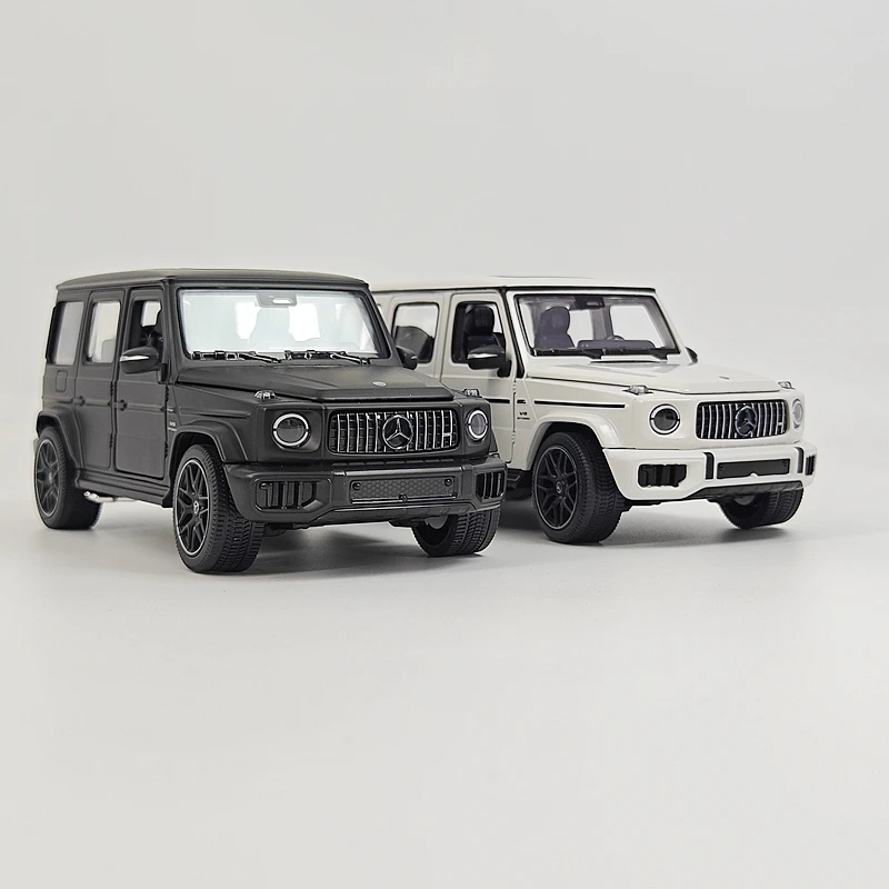 rastar 1: 24 simulation Mercedes Benz G63 alloy car model, doors and engine hood, trunk can be opened ornament
rastar 1: 24 simulation Mercedes Benz G63 alloy car model, doors and engine hood, trunk can be opened ornament