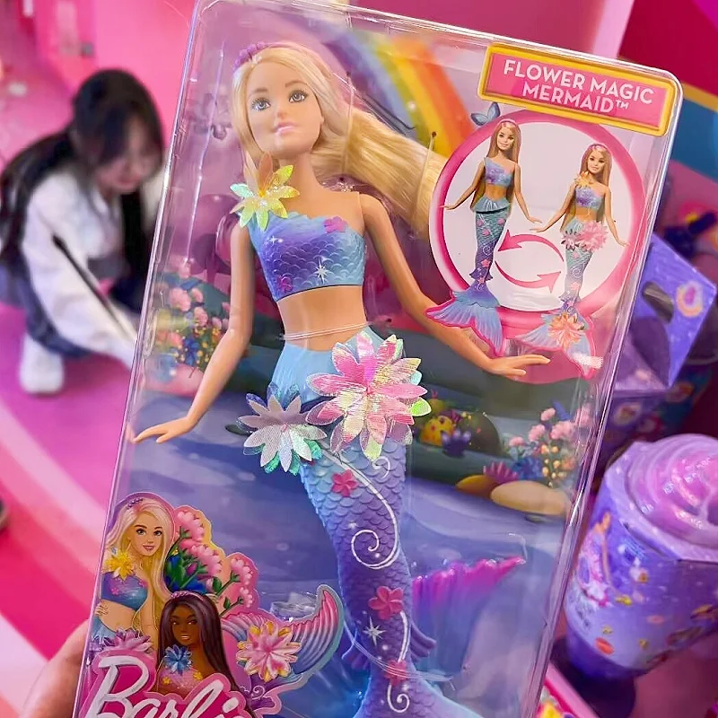 Оригинальная кукла Барби-Русалка с длинными волосами, сюрприз, волшебный цветущий цветок, хвост, жемчужная повязка на голову, аксессуары, игрушки, подарки принцессы океана
Оригинальная кукла Барби-Русалка с длинными волосами, сюрприз, волшебный цветущий цветок, хвост, жемчужная повязка на голову, аксессуары, игрушки, подарки принцессы океана