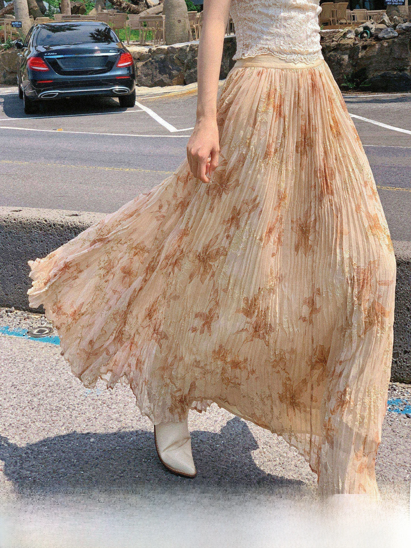 Romantic Elegant Plum Blossom Skirt with Large Hemline And Pleats Floral Print High Waist A-Line Midi Skirt for Women
Romantic Elegant Plum Blossom Skirt with Large Hemline And Pleats Floral Print High Waist A-Line Midi Skirt for Women