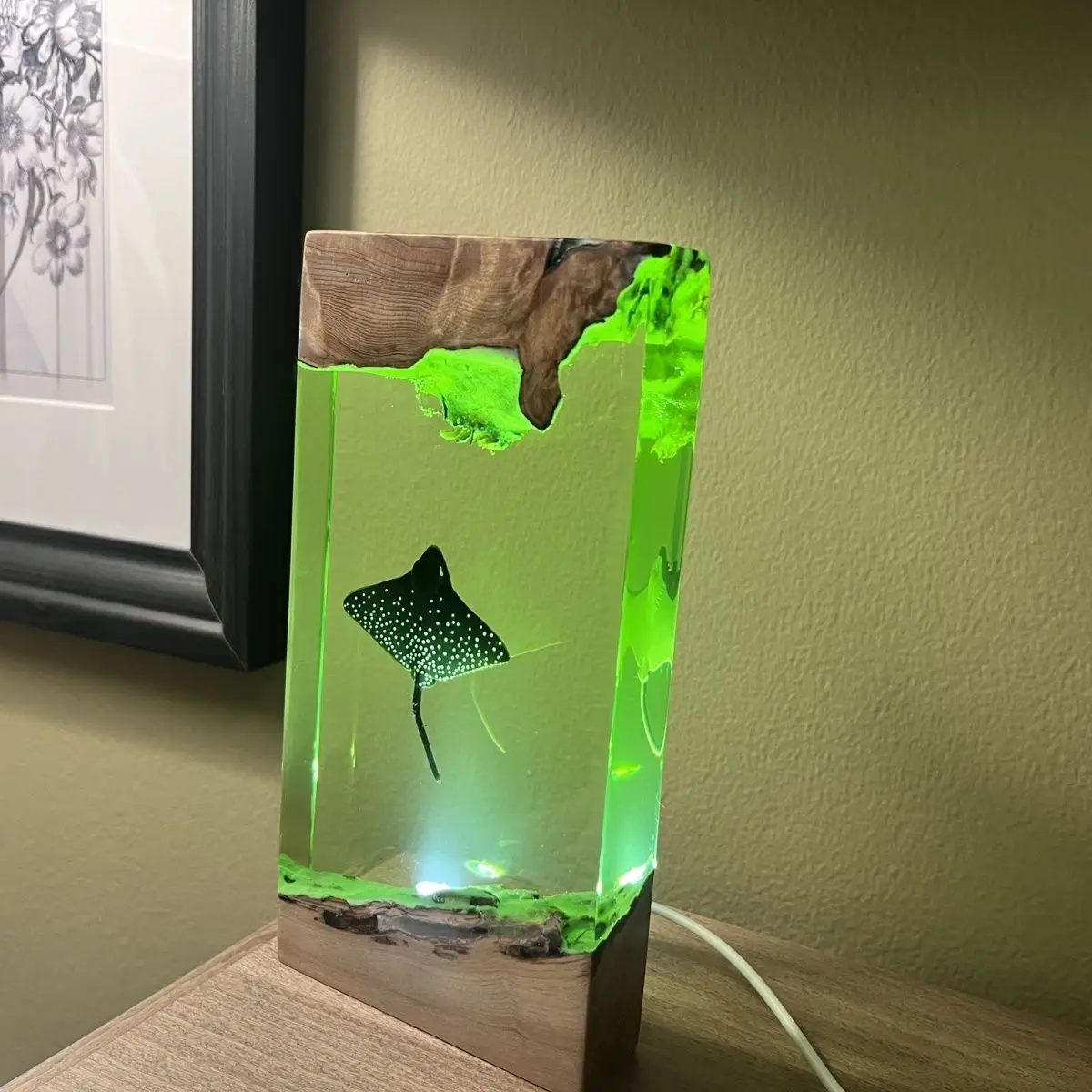 Simple Style Resin Marine Lamp Decoration Piece High-end Atmosphere Home Decoration Item Craft Birthday Gift
Simple Style Resin Marine Lamp Decoration Piece High-end Atmosphere Home Decoration Item Craft Birthday Gift