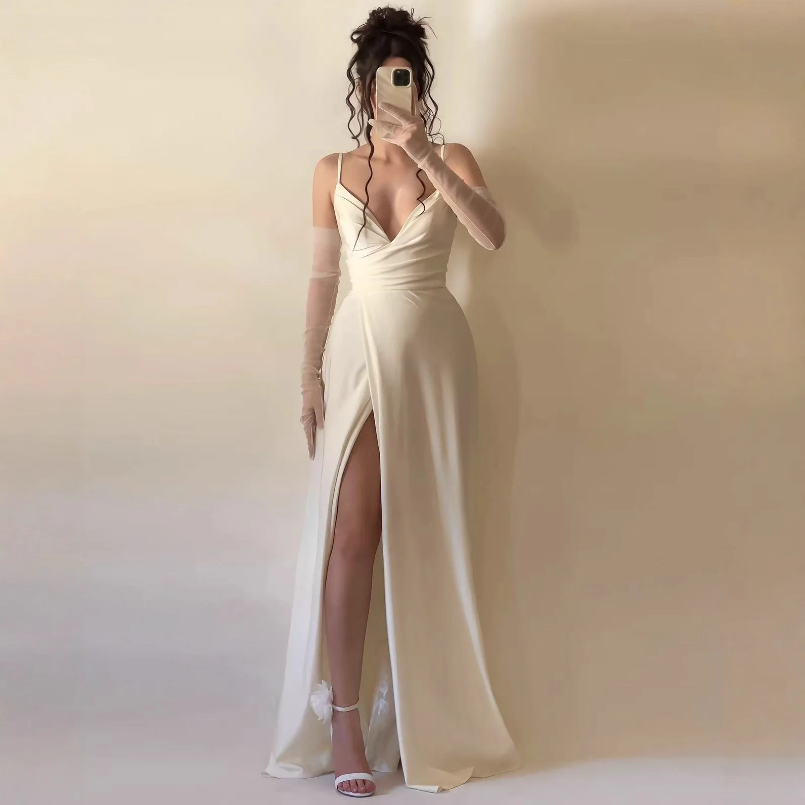 Осень-зима 2026, новое элегантное сексуальное плиссированное бальное платье с разрезом на бретельках и v-образным вырезом на Ближнем Востоке
Осень-зима 2026, новое элегантное сексуальное плиссированное бальное платье с разрезом на бретельках и v-образным вырезом на Ближнем Востоке