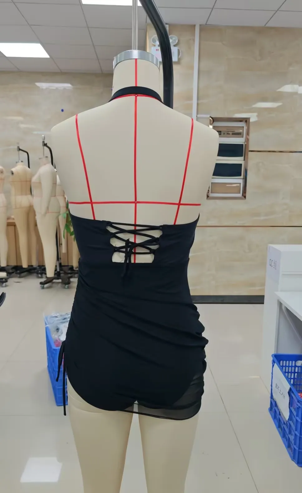 Женский монокини-купальник-платье, однотонный, без рукавов, с сетчатыми вставками и завязками, летний купальный костюм
Женский монокини-купальник-платье, однотонный, без рукавов, с сетчатыми вставками и завязками, летний купальный костюм