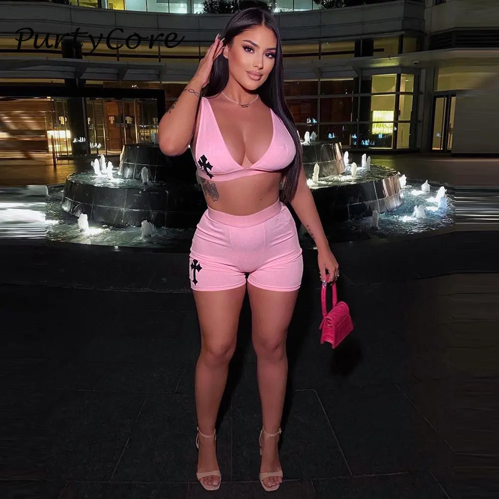 Pink Sleeveless Crop Top and Shorts Suit Women 2023 Summer New Cross Appliques High Waist Sexy Casual Slim Club 2 Pieces Suits
Pink Sleeveless Crop Top and Shorts Suit Women 2023 Summer New Cross Appliques High Waist Sexy Casual Slim Club 2 Pieces Suits