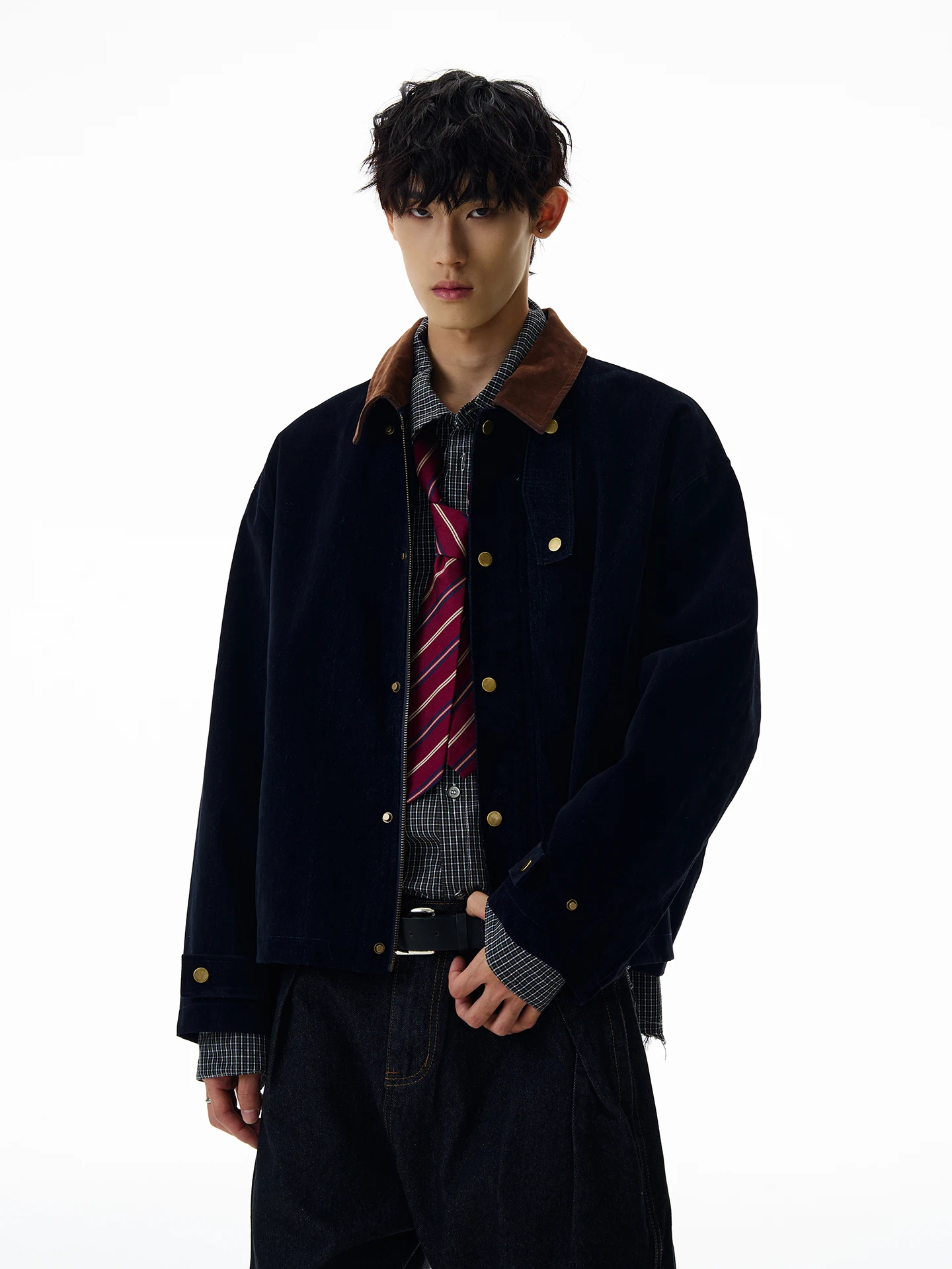 Американский ретро-джинсовый жакет с воротником в стиле пэчворк, дизайн Cleanfit, для повседневной носки, модный молодежный, весна-осень
Американский ретро-джинсовый жакет с воротником в стиле пэчворк, дизайн Cleanfit, для повседневной носки, модный молодежный, весна-осень