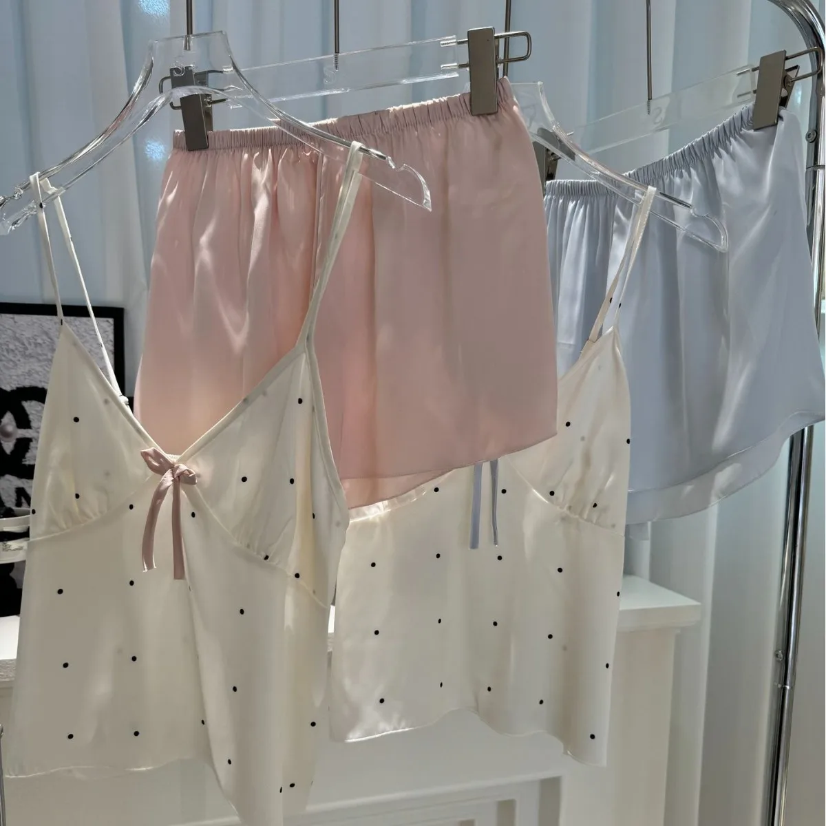 Summer Female Sleepwear Pajamas Set Sexy Suspender Pijamas Suit Strap Top&shorts Lingerie Loose Silk Satin Homewear Loungewear
Summer Female Sleepwear Pajamas Set Sexy Suspender Pijamas Suit Strap Top&shorts Lingerie Loose Silk Satin Homewear Loungewear