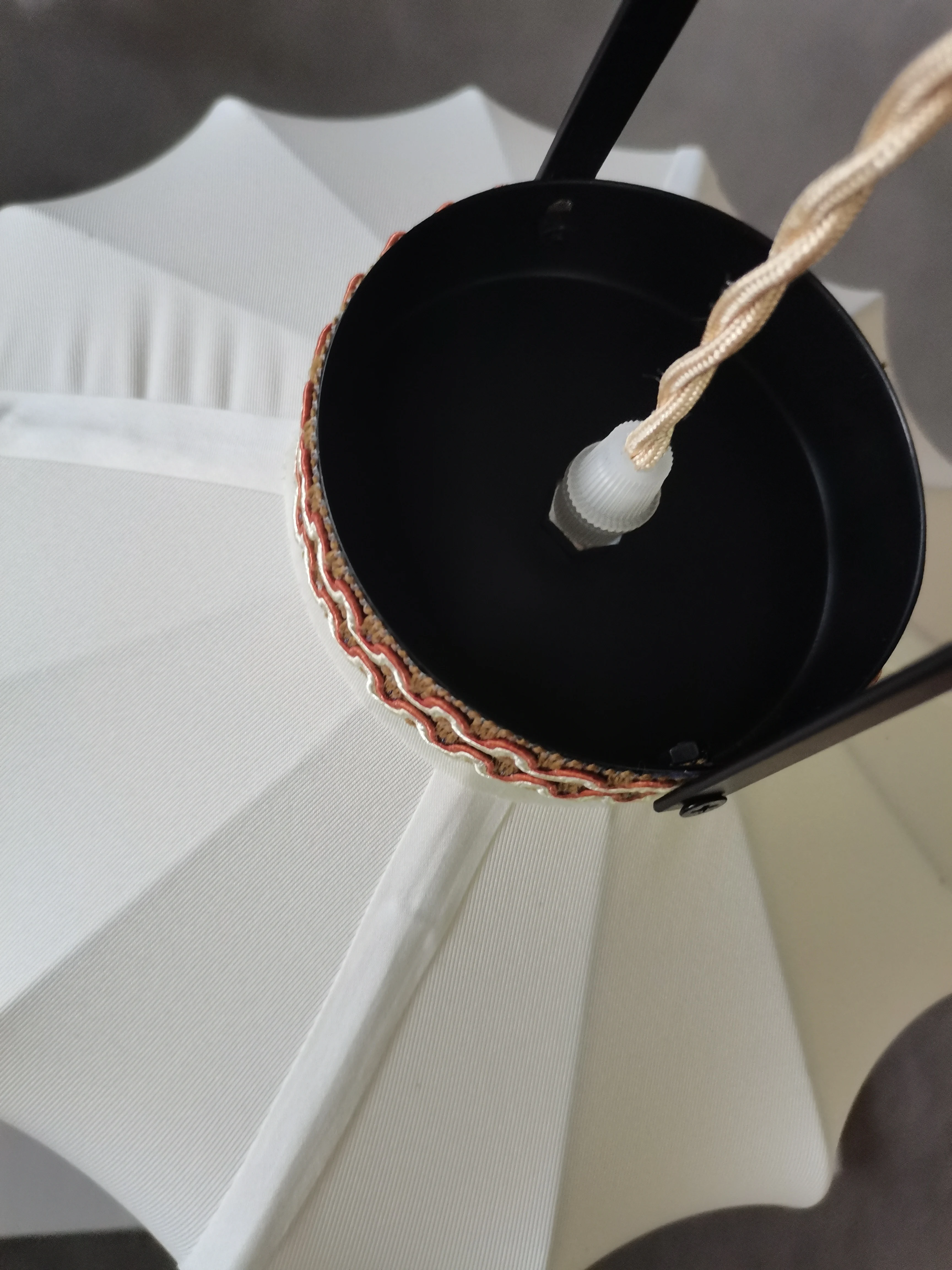 Chinese Hand Drawn Bamboo Leaf Painting Fabric Lantern Pendant Lamp Bedroom Hotel Restaurant Tatami Room Decoration Hanging Lamp
Chinese Hand Drawn Bamboo Leaf Painting Fabric Lantern Pendant Lamp Bedroom Hotel Restaurant Tatami Room Decoration Hanging Lamp