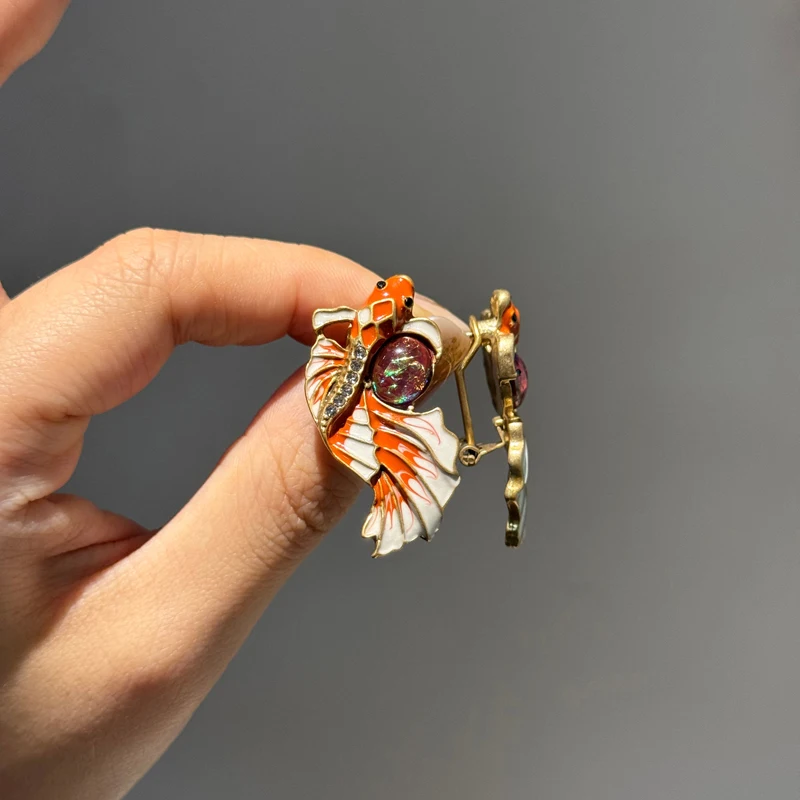 Vintage Enamel Red Goldfish Stud Earring Rhinestone Opal Luxury Jewelry Designers High Quality Thanksgiving Wedding Gift New
Vintage Enamel Red Goldfish Stud Earring Rhinestone Opal Luxury Jewelry Designers High Quality Thanksgiving Wedding Gift New