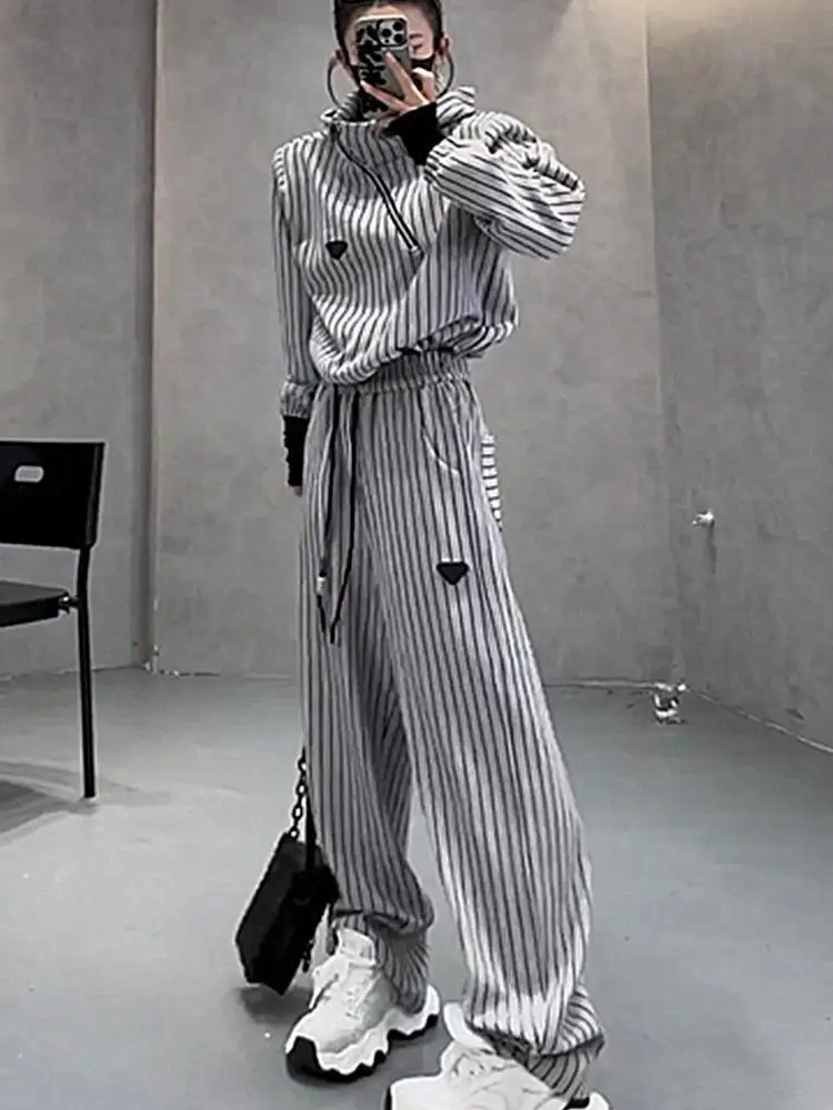 Loose casual suit for women 2025 new style spring autumn striped half zipper top wide leg pants two-piece set trendy
Loose casual suit for women 2025 new style spring autumn striped half zipper top wide leg pants two-piece set trendy