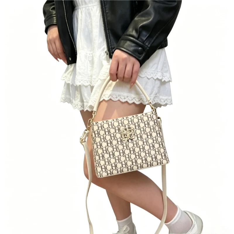 Handheld Bucket Bag For Women Shoulder Crossbody Bag Fashion Large Capacity Trendy Versatile Compartment Underarm Letter Bag
Handheld Bucket Bag For Women Shoulder Crossbody Bag Fashion Large Capacity Trendy Versatile Compartment Underarm Letter Bag