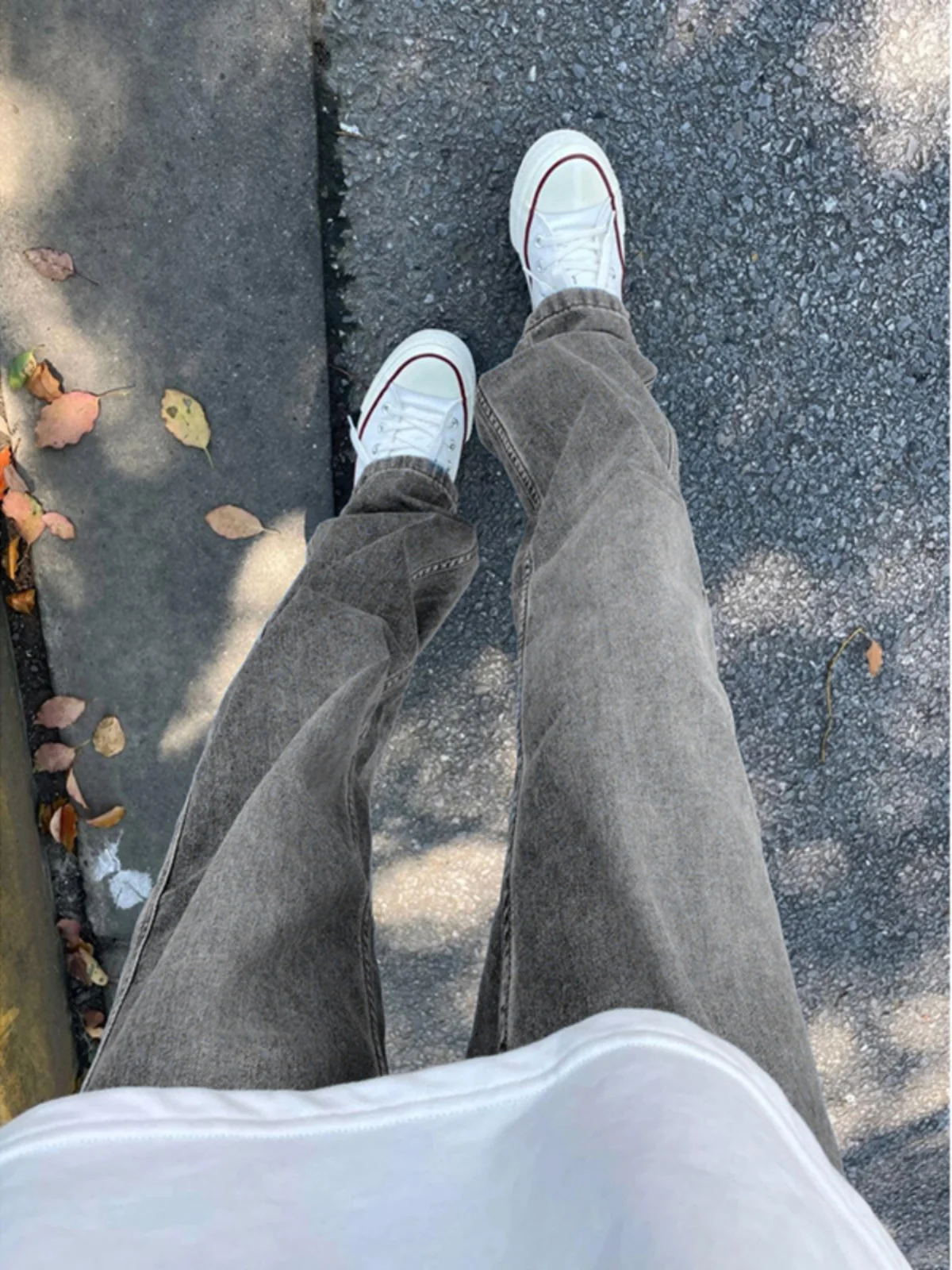 Мужские джинсы прямого кроя eey, весна-осень, OOTD, слегка расклешенные, длинные брюки, в американском уличном стиле, свободный крой
Мужские джинсы прямого кроя eey, весна-осень, OOTD, слегка расклешенные, длинные брюки, в американском уличном стиле, свободный крой