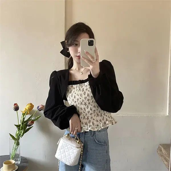 French Retro Fake Two-piece Women's New Style Design with Fashionable Floral Patchwork Long Sleeved Chic Bubble Sleeve Top
French Retro Fake Two-piece Women's New Style Design with Fashionable Floral Patchwork Long Sleeved Chic Bubble Sleeve Top