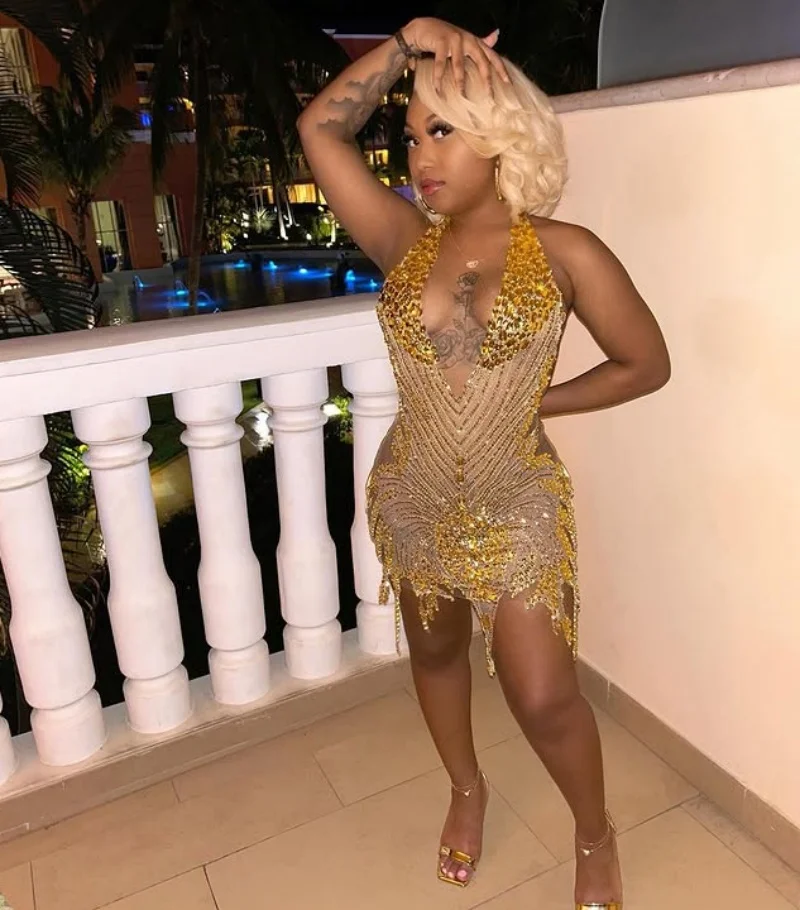 Sexy Backless Gold Cocktail Dresses Crystal Applique Halter Neck Mini Length Girl Birthday Party Dress Designer Customized
Sexy Backless Gold Cocktail Dresses Crystal Applique Halter Neck Mini Length Girl Birthday Party Dress Designer Customized