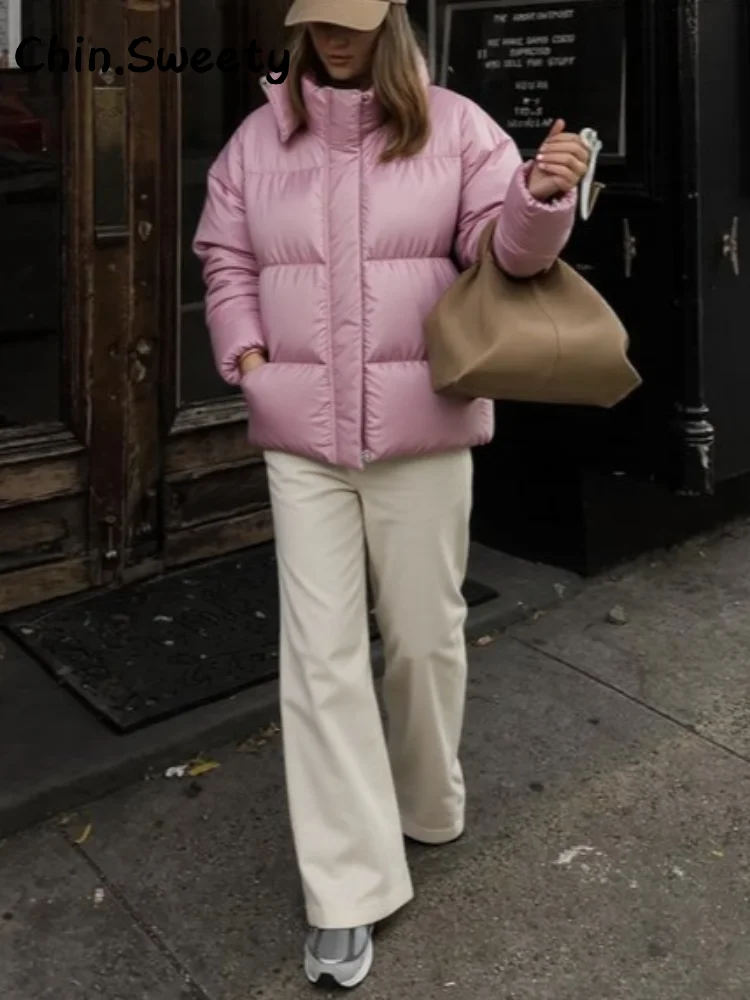 Уличное женское пышное стеганое хлопковое пальто с капюшоном, женская куртка с воротником-стойкой и длинными рукавами на молнии и карманами, зимняя женская верхняя одежда 2025 г.
Уличное женское пышное стеганое хлопковое пальто с капюшоном, женская куртка с воротником-стойкой и длинными рукавами на молнии и карманами, зимняя женская верхняя одежда 2025 г.