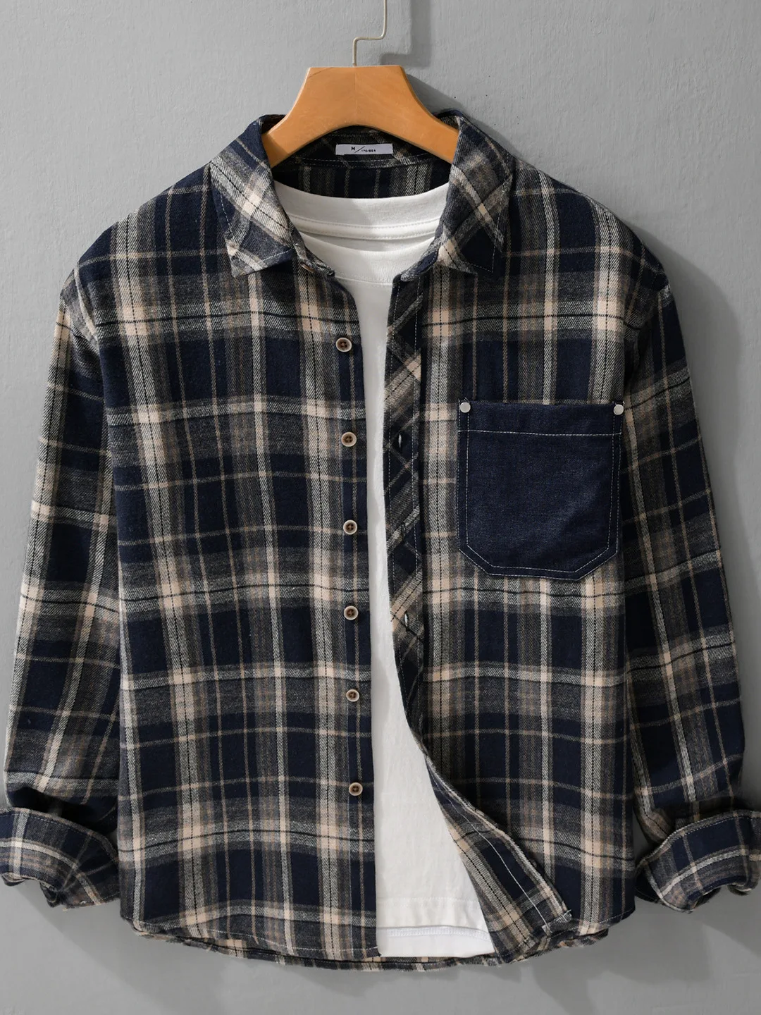 Retro Plaid Long Sleeve Men's Casual Shirt Loose Polyester Cotton Blend Button up Classic Style Chinese Manufacturer
Retro Plaid Long Sleeve Men's Casual Shirt Loose Polyester Cotton Blend Button up Classic Style Chinese Manufacturer
