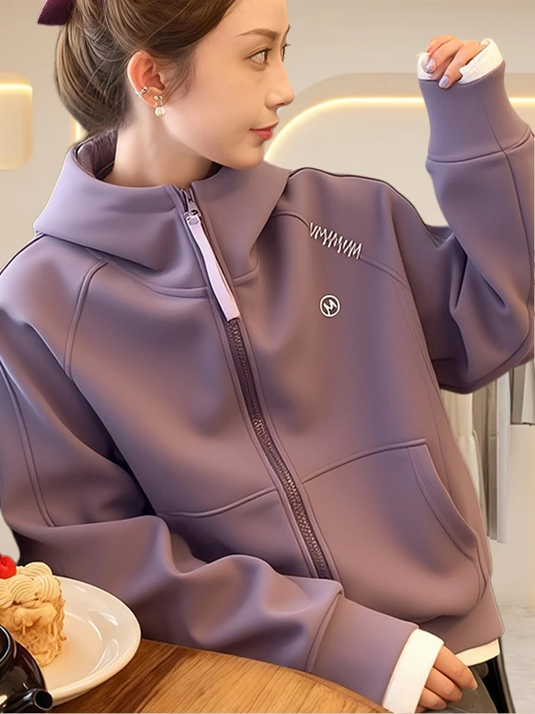 Корейская повседневная толстовка Ele с капюшоном на молнии, женская свободная верхняя одежда, дышащая, прямого кроя, весна-осень
Корейская повседневная толстовка Ele с капюшоном на молнии, женская свободная верхняя одежда, дышащая, прямого кроя, весна-осень