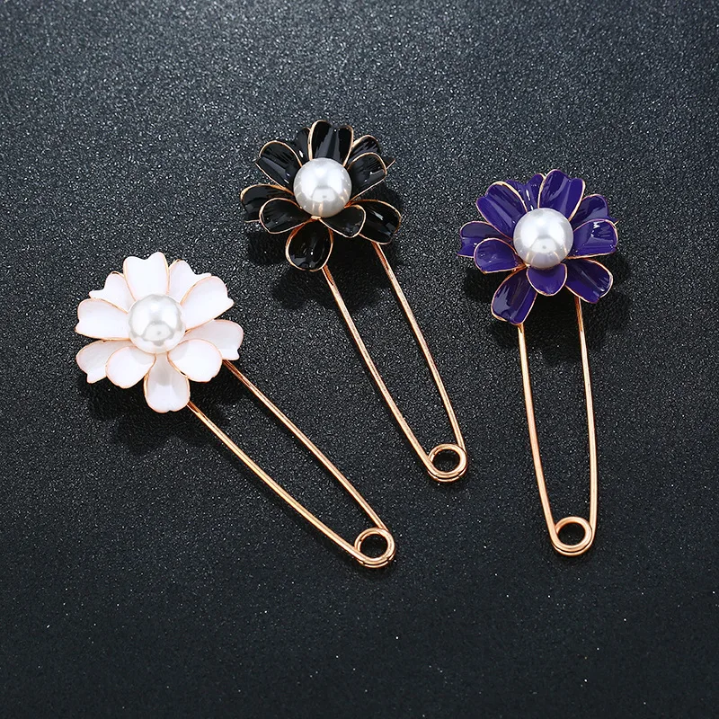 Rhinestone brooch, chest flower, collar, needle, jacket, crystal scarf, buckle, accessory
Rhinestone brooch, chest flower, collar, needle, jacket, crystal scarf, buckle, accessory