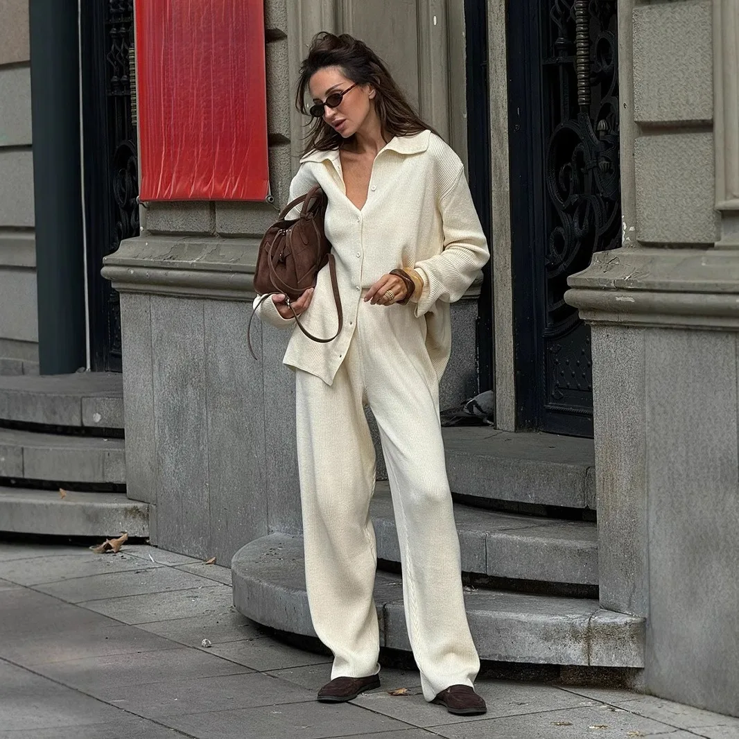 Women's Autumn Winter Knitted Sweater Set Casual Loose Long Sve Turn-down Collar Striped Faion Workwear Two-piece Suit
Women's Autumn Winter Knitted Sweater Set Casual Loose Long Sve Turn-down Collar Striped Faion Workwear Two-piece Suit