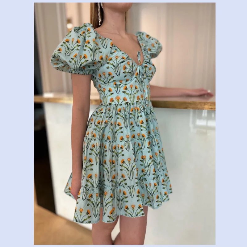 Australian niche French V-neck daisy print bubble sleeve print dress
Australian niche French V-neck daisy print bubble sleeve print dress