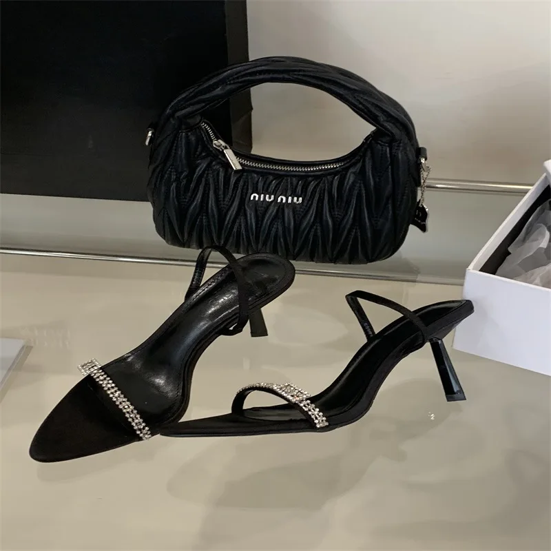 Универсальные летние роскошные сандалии с лентой 202, женская обувь на каблуке с ремешками, модная обувь с открытым носком и пряжкой для девочек, новинка на шпильке бежевого цвета, высокая обувь Com 
Универсальные летние роскошные сандалии с лентой 202, женская обувь на каблуке с ремешками, модная обувь с открытым носком и пряжкой для девочек, новинка на шпильке бежевого цвета, высокая обувь Com