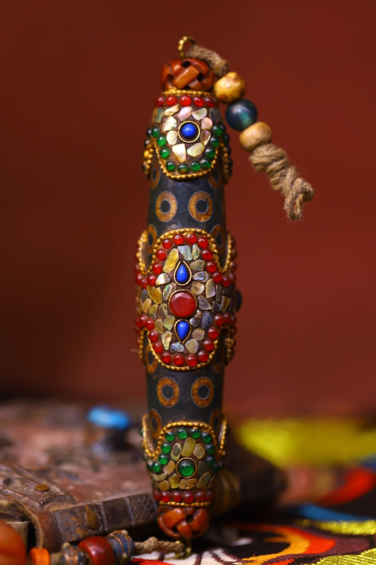 6"Tibetan Temple Collection Old Natural Agate Mosaic Gem gZi Beads Shell Buddha Beads Pendant Amulet Town house
6"Tibetan Temple Collection Old Natural Agate Mosaic Gem gZi Beads Shell Buddha Beads Pendant Amulet Town house