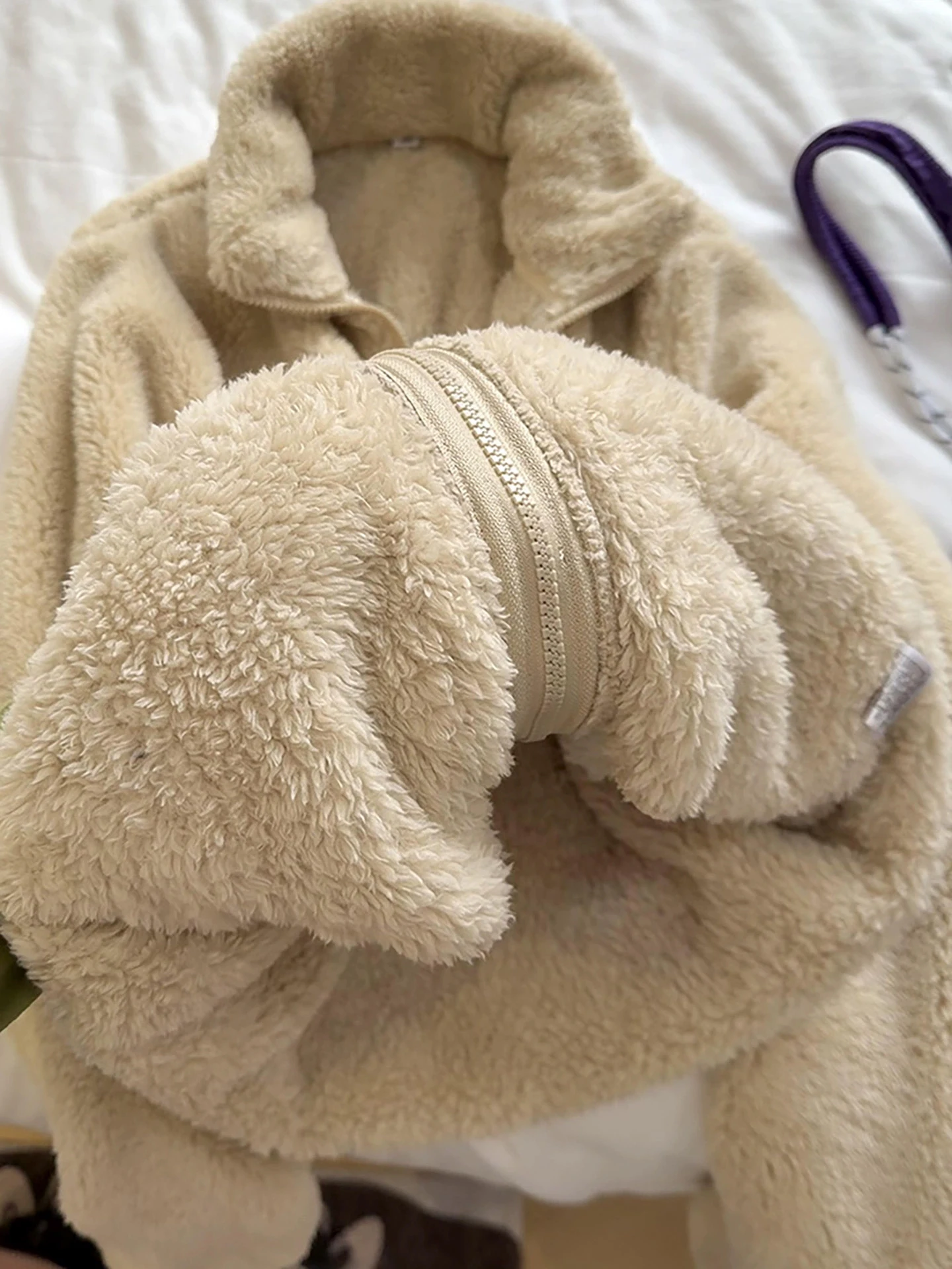 Мужская двусторонняя куртка из мягкого овечьего вельвета, зимняя домашняя утепленная хлопковая куртка с флисовой подкладкой, теплосберегающая, ветрозащитная, с внутренней изоляцией
Мужская двусторонняя куртка из мягкого овечьего вельвета, зимняя домашняя утепленная хлопковая куртка с флисовой подкладкой, теплосберегающая, ветрозащитная, с внутренней изоляцией