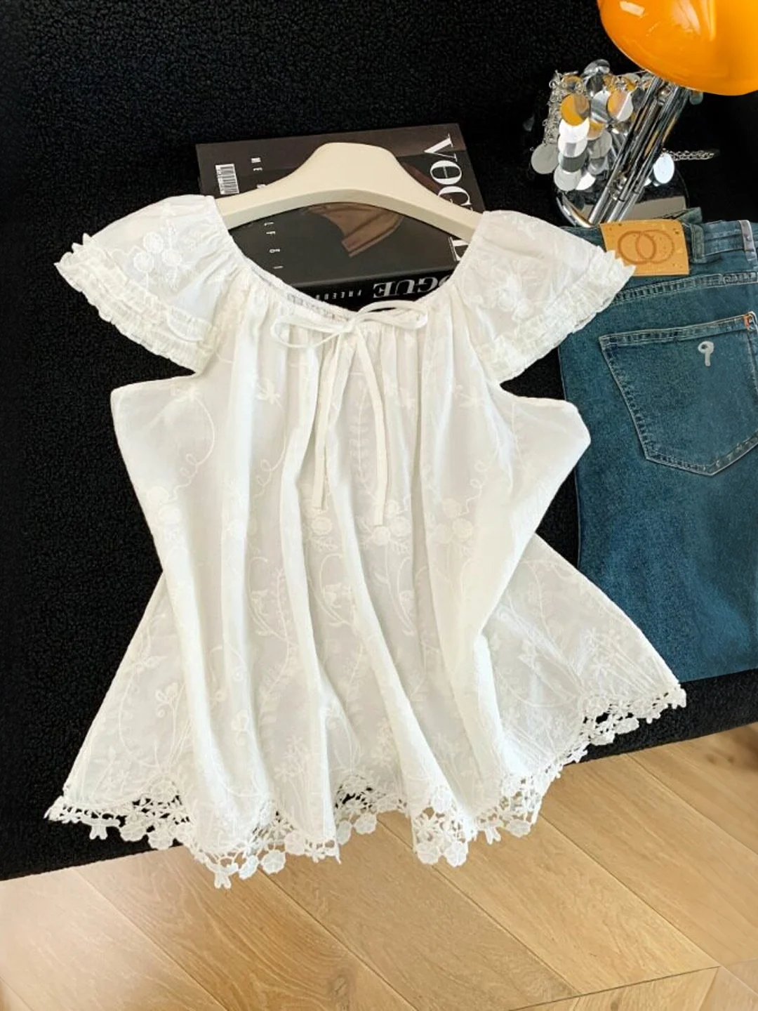 Korean Design Embroidered Floral Print Shirt Women's Summer New Unique Wooden Ear Small Flying Sleeve Elegant Top Trendy
Korean Design Embroidered Floral Print Shirt Women's Summer New Unique Wooden Ear Small Flying Sleeve Elegant Top Trendy