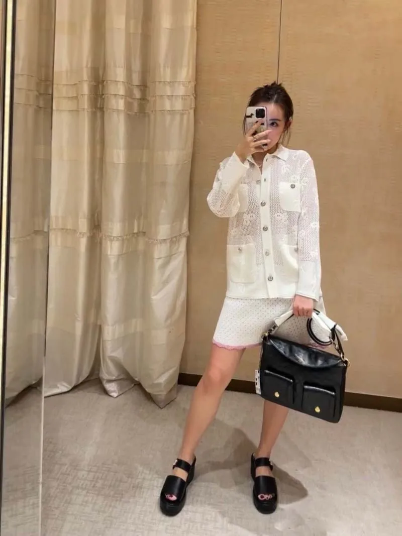Girls' style women's cardigan, fashionable and gentle temperament, slimming and slimming, butterfly knot hollow knitted jacket
Girls' style women's cardigan, fashionable and gentle temperament, slimming and slimming, butterfly knot hollow knitted jacket