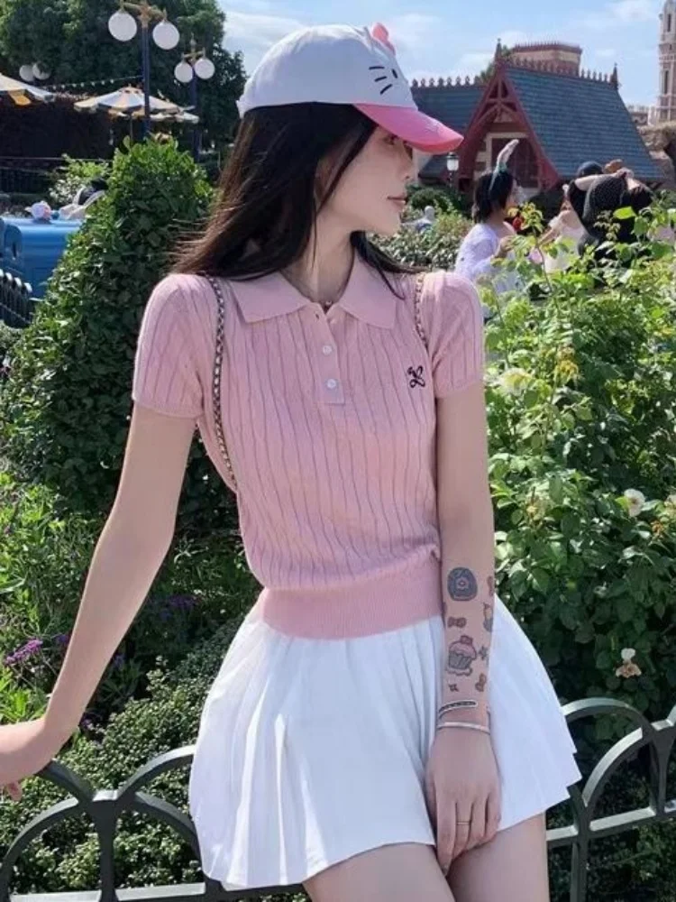 Korean Golf Knitting Two Piece Sets Embroidery POLO Neck Twist Sweater Shirts and Mini Skirts Summer Pink White Slim Tracksuits
Korean Golf Knitting Two Piece Sets Embroidery POLO Neck Twist Sweater Shirts and Mini Skirts Summer Pink White Slim Tracksuits