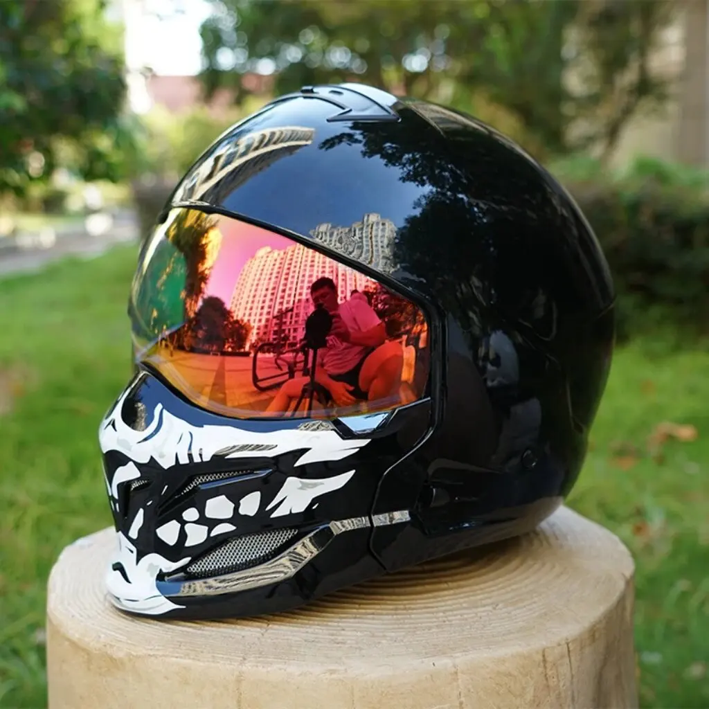 Full-face motorcycle helmet, unique print, stylish and charming, made of ABS material, lightweight and breathable
Full-face motorcycle helmet, unique print, stylish and charming, made of ABS material, lightweight and breathable