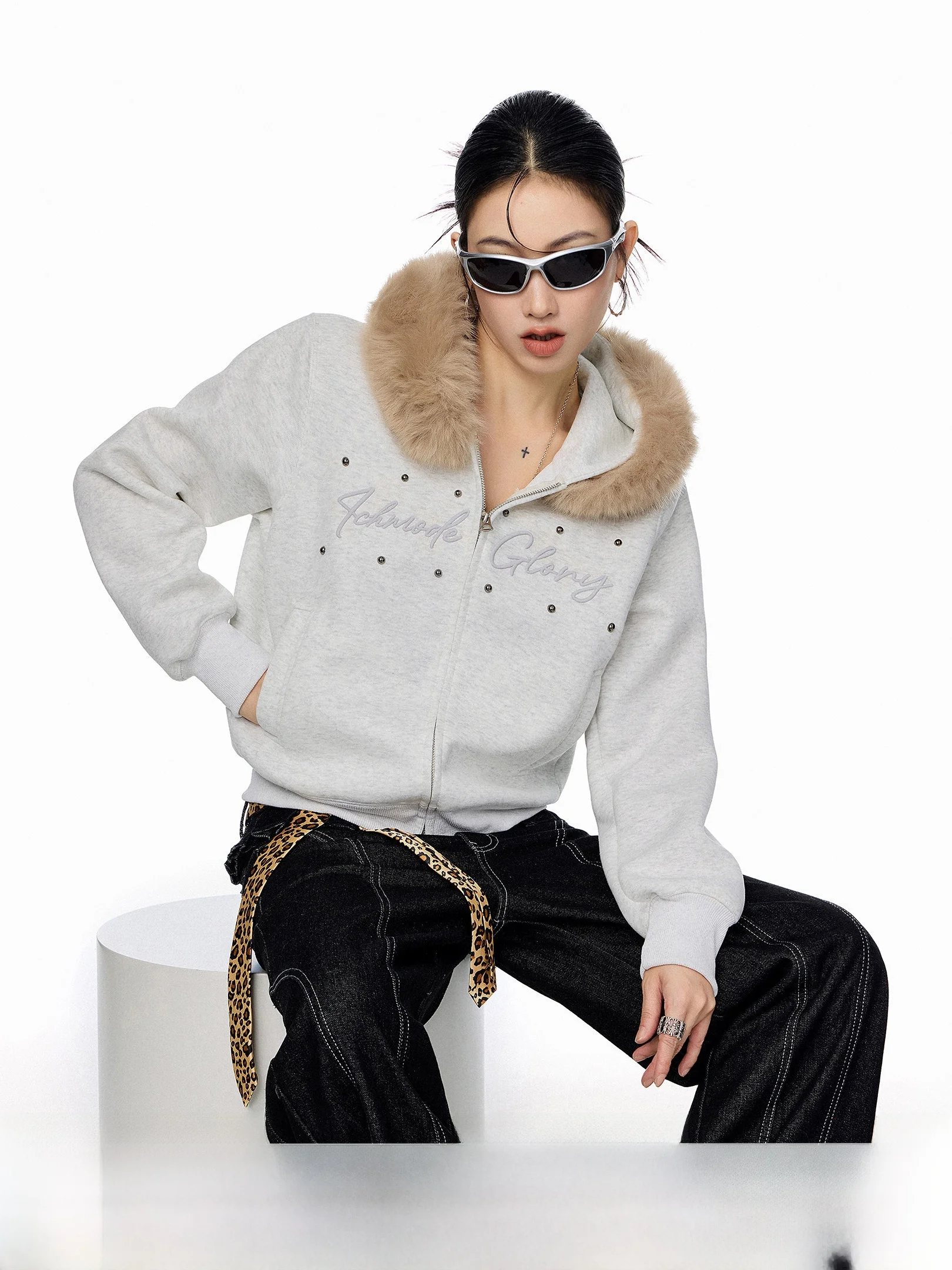 American Style Pearl Fur Collar Sweatshirt Jacket Women's Short Fit Open Cardigan Top ICH MODE Casual Cotton Polyester
American Style Pearl Fur Collar Sweatshirt Jacket Women's Short Fit Open Cardigan Top ICH MODE Casual Cotton Polyester
